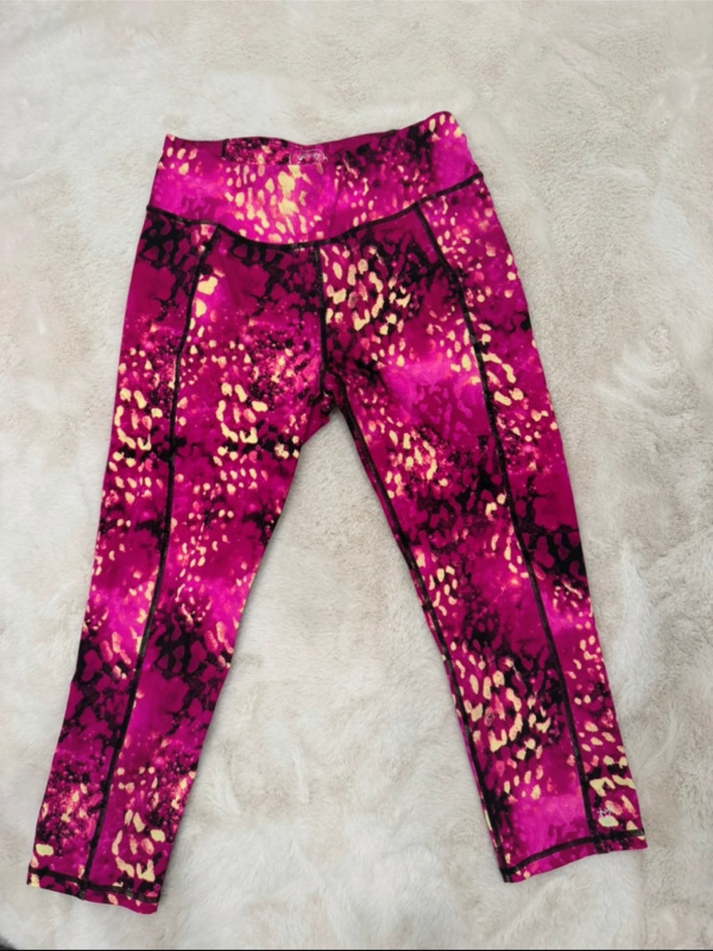 Betsey Johnson Hot Pink & Black Abstract Print Capri Leggings